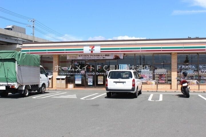 コンビニ　セブンイレブン豊橋前芝町店（コンビニ）まで427m