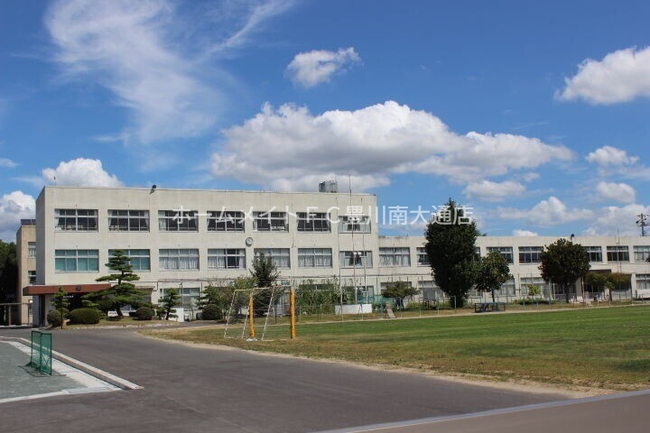 小学校　豊橋市立前芝小学校（小学校）まで940m