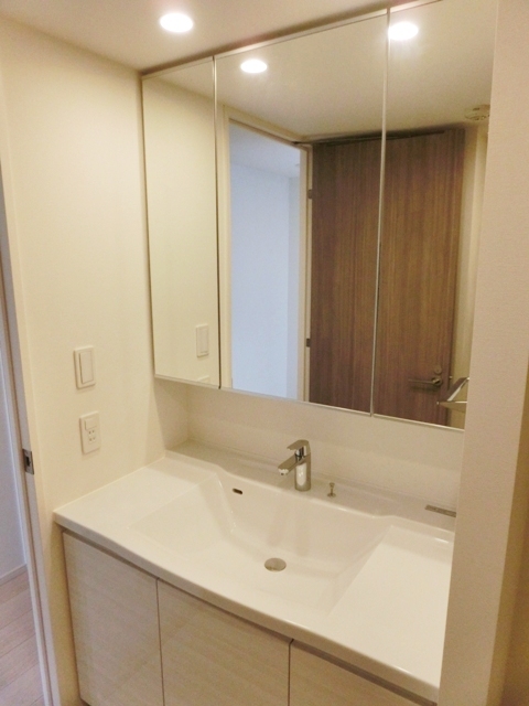 洗面設備　※写真は同タイプ住戸です。