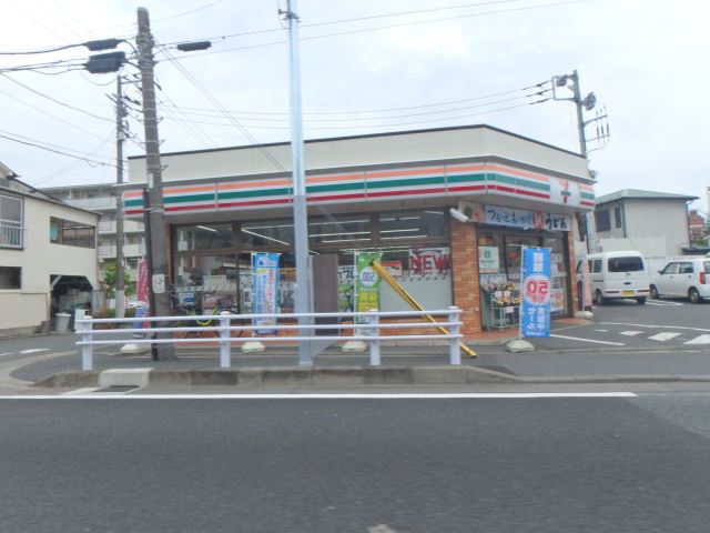 コンビニ　セブンイレブン（コンビニ）まで210m