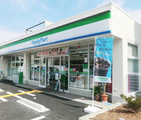 コンビニ　ファミリーマート さいたま太田窪店（コンビニ）まで795m