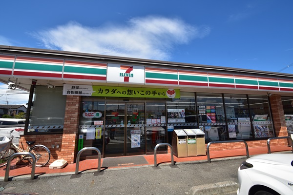 コンビニ　セブンイレブン 日野税務署前店（コンビニ）まで334m