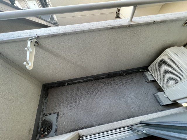 バルコニー　暖かな日差しのふりそそぐバルコニー