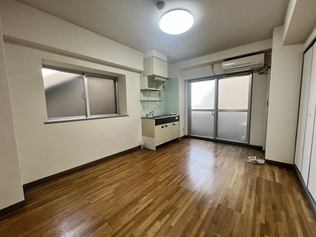 居室・リビング　こちらのリビングで趣味の時間をお楽しみください