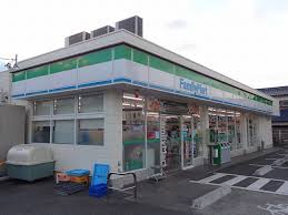 コンビニ　ファミリーマート神戸垂水塩屋店（コンビニ）まで735m