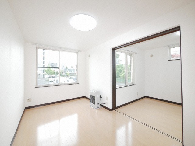 居室・リビング　◆エアコン新設！◆屋内駐輪場あり！◆トランクルーム利用可能！
