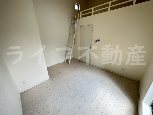 居室・リビング　こちらの居間で趣味の時間をお楽しみください