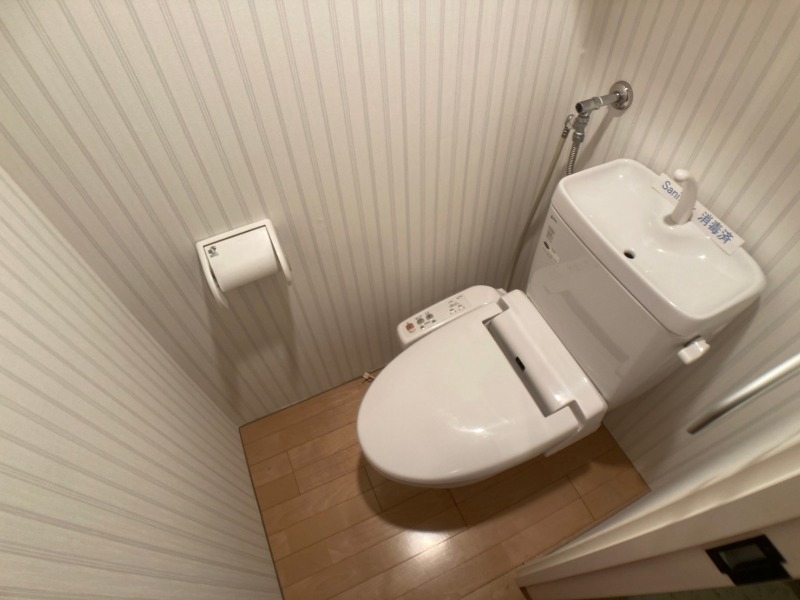 トイレ　こちらはトイレです。清潔感があり、安心して使用できます。