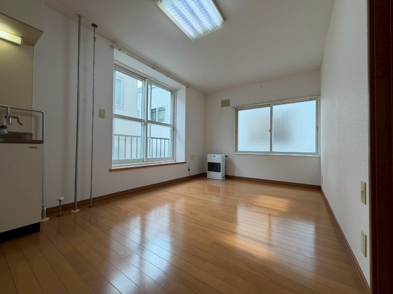 居室・リビング　広くてキレイなお部屋が広がっていて、充実した生活が送れそう。