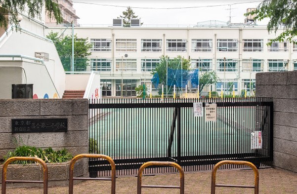 小学校　落合第二小学校（小学校）まで483m