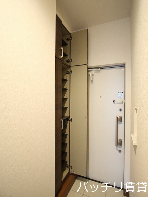 玄関　同型イメージの為、現状を優先致します