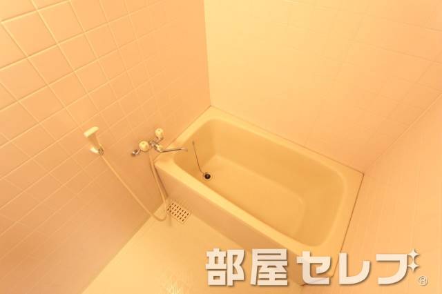 バス・シャワールーム　お風呂でゆっくりと。他号室の写真です。