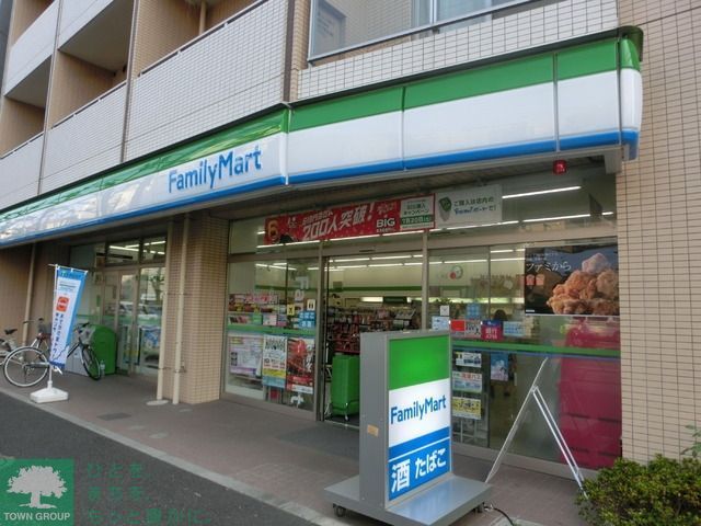 コンビニ　ファミリーマート巣鴨三丁目店（コンビニ）まで216m