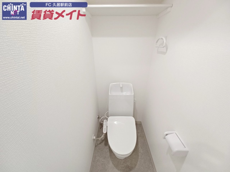 トイレ　同じ建物の別部屋の写真です