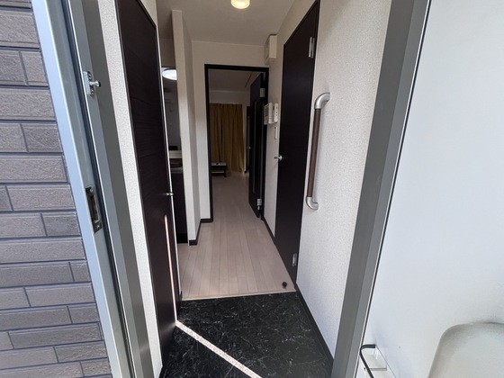 玄関　※別部屋の写真です