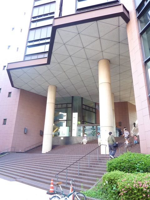 図書館　★★横浜市中央図書館（図書館）まで215m