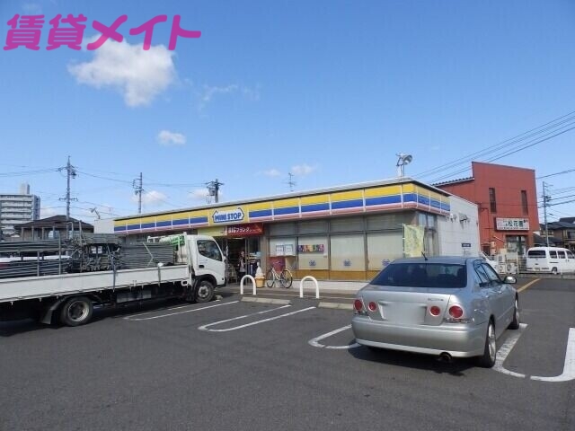 コンビニ　ミニストップ鈴鹿平田店（コンビニ）まで704m