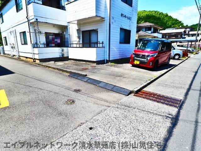 駐車場　駐車場があるので、車を買う予定の方も安心です