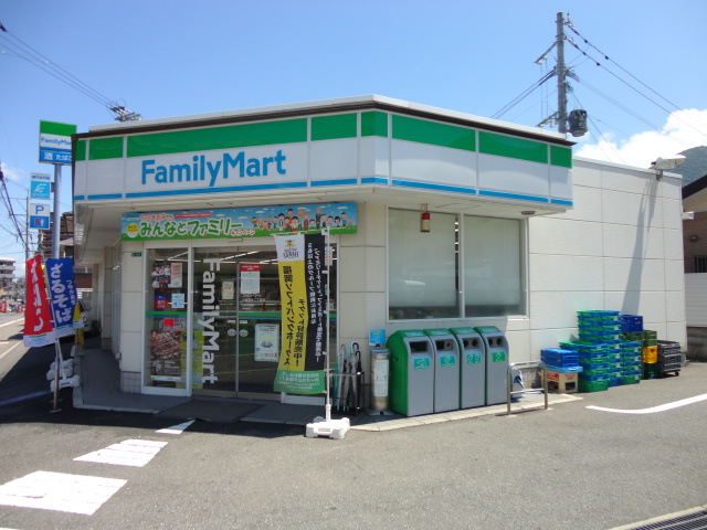 コンビニ　ファミリーマート小倉重住二丁目店（コンビニ）まで374m