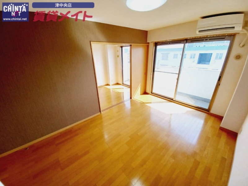 居室・リビング　同じ物件、別部屋の写真です