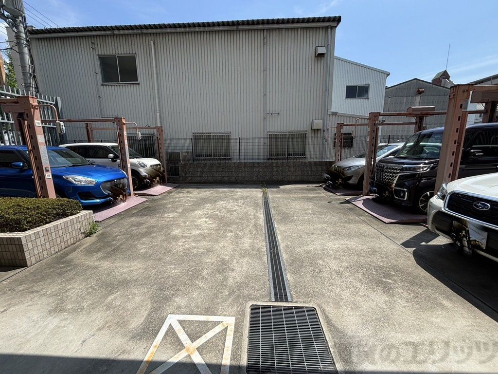 駐車場　駐車場