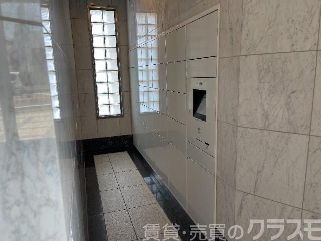 エントランス　留守中の荷物の受取は宅配ＢＯＸで♪