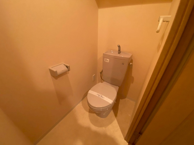 トイレ　※同マンション別部屋の参考写真です。