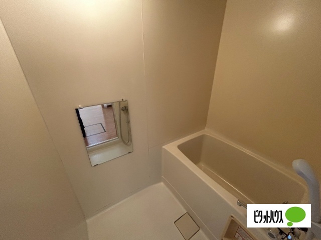 西16南4 1棟2戸平屋建貸家の風呂写真