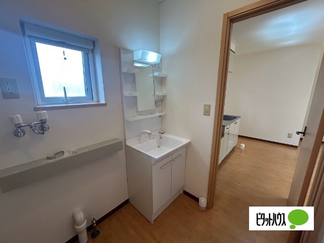 西16南4 1棟2戸平屋建貸家の内装写真