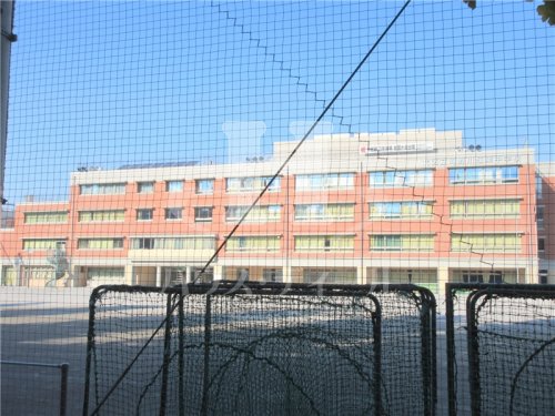中学校　滝野川紅葉中学校（中学校）まで620m