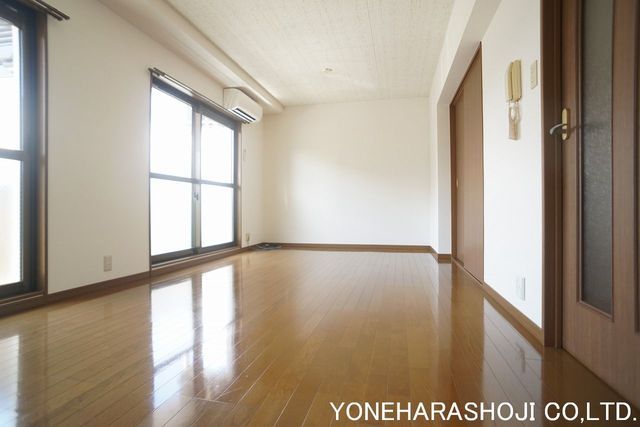 やかたマンション貳番館の居間写真