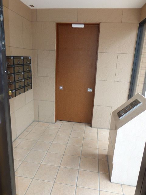 エントランス　タウンハウジング府中店まで