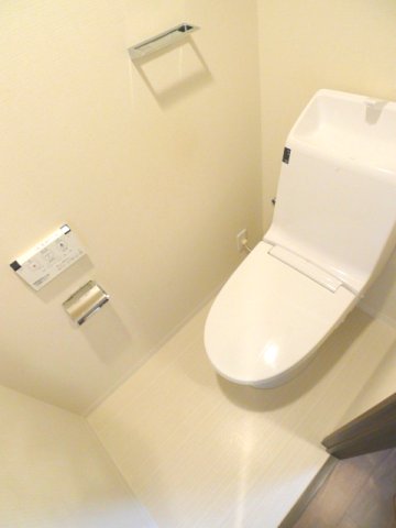 地下鉄名城線 久屋大通駅 徒歩5分 14階建 築11年のトイレ写真