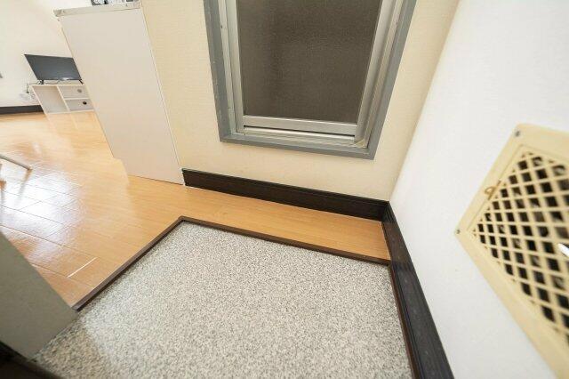 ＪＲ総武線 小岩駅 徒歩10分 3階建 築39年の玄関写真