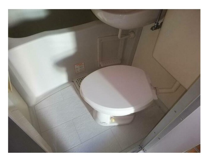 トイレ　落ち着いた色調のトイレです