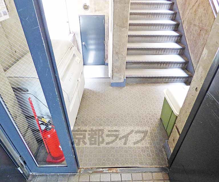 【京都市上京区後藤町のマンションのエントランス】