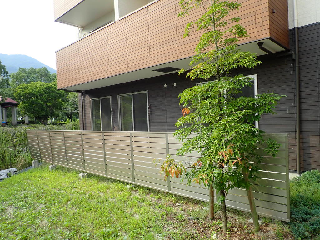 建物外観　外観（テラス側）