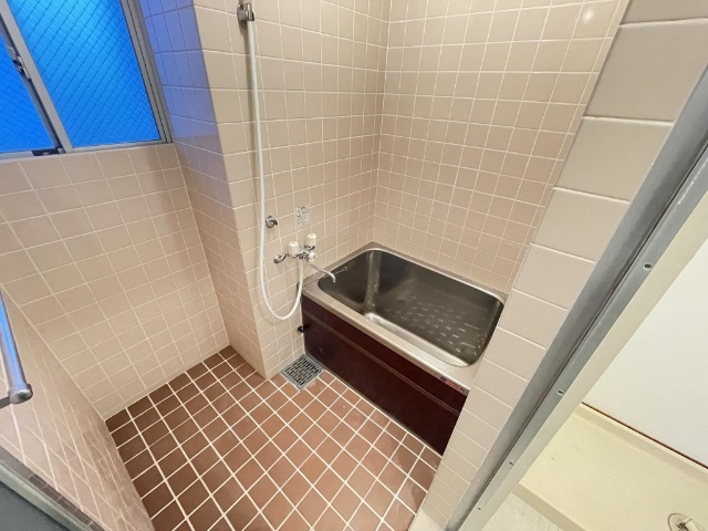 バス・シャワールーム　清潔なバスルーム