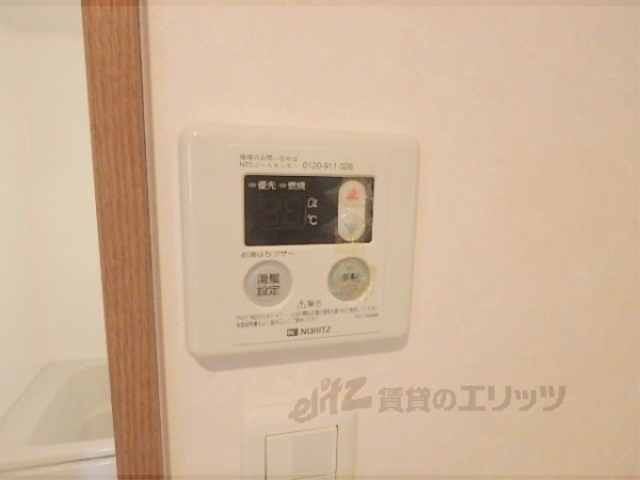 その他設備　給湯器リモコン