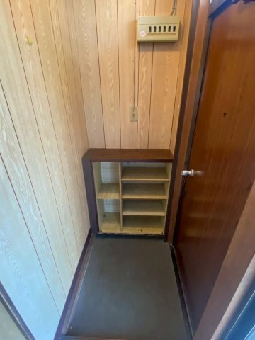 玄関　下駄箱付き