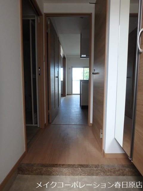 玄関　写真は同型タイプ