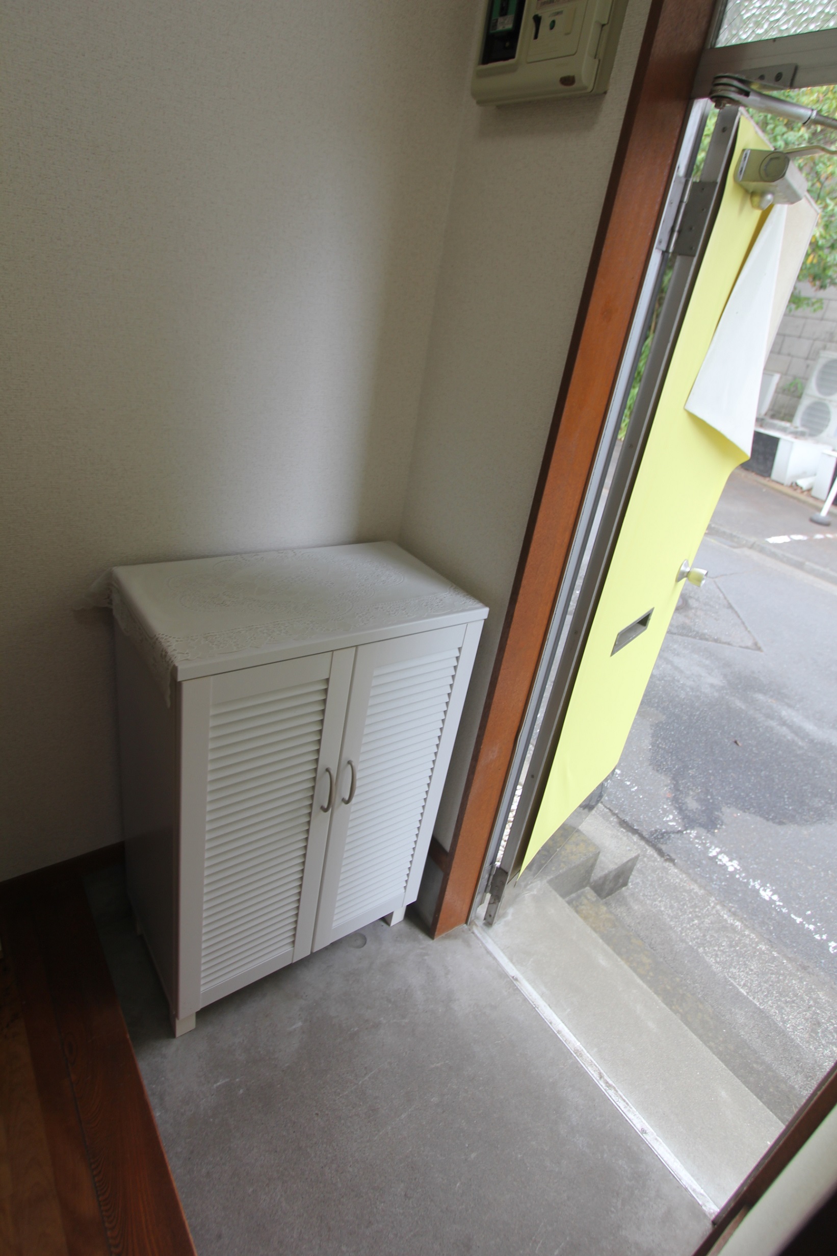 玄関　下駄箱付き