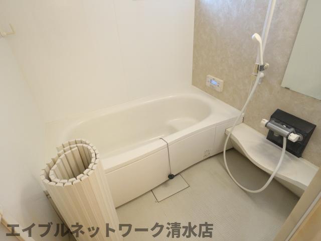 バス・シャワールーム　ゆったり過ごせるお風呂です