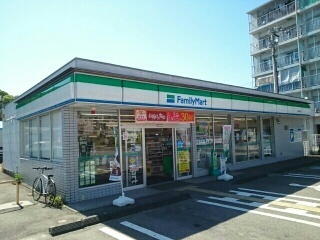 コンビニ　ファミリーマート高知長浜店（コンビニ）まで589m