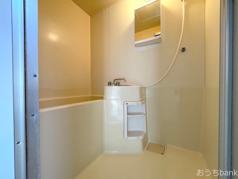 バス・シャワールーム　清潔感のあるお風呂です。