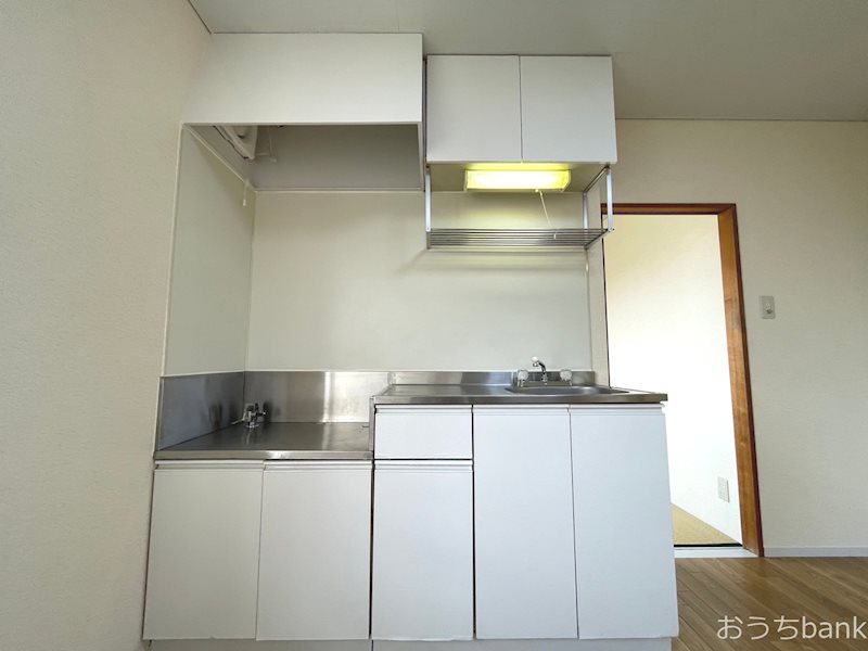 キッチン　コンロを置くスペースもございます。