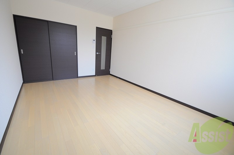 居室・リビング　１階はフローリングです。