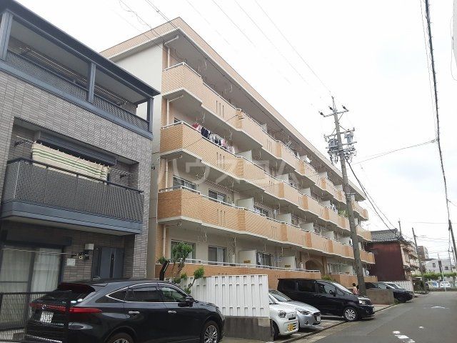 名古屋市南区鶴田のマンションの建物外観