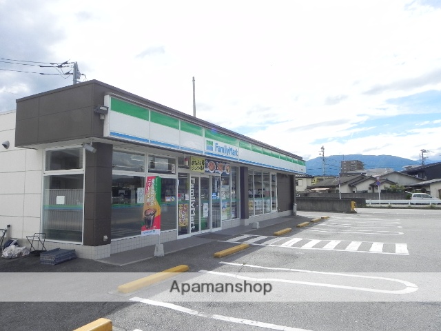 コンビニ　ファミリーマート昭和国母店（コンビニ）まで834m