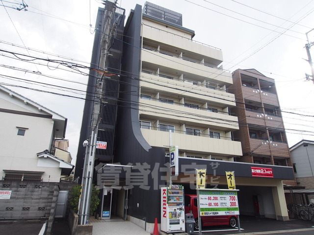 京都市南区西九条唐橋町のマンションの建物外観